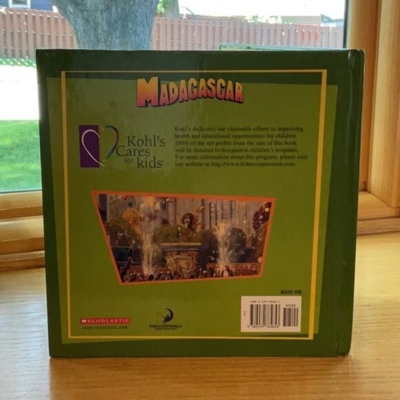 Madagascar Its A Zoo In Here! Hardcover Childrens Book By Scholastic Kohls CAres - Picture 5 of 6